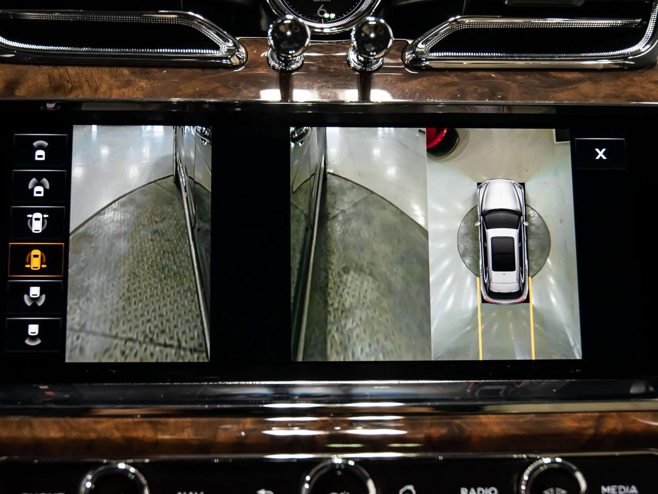 2023 Bentley Bentayga AZURE EWB HEADS UP REAR DVD BLIND SPOTS NAVI Photo