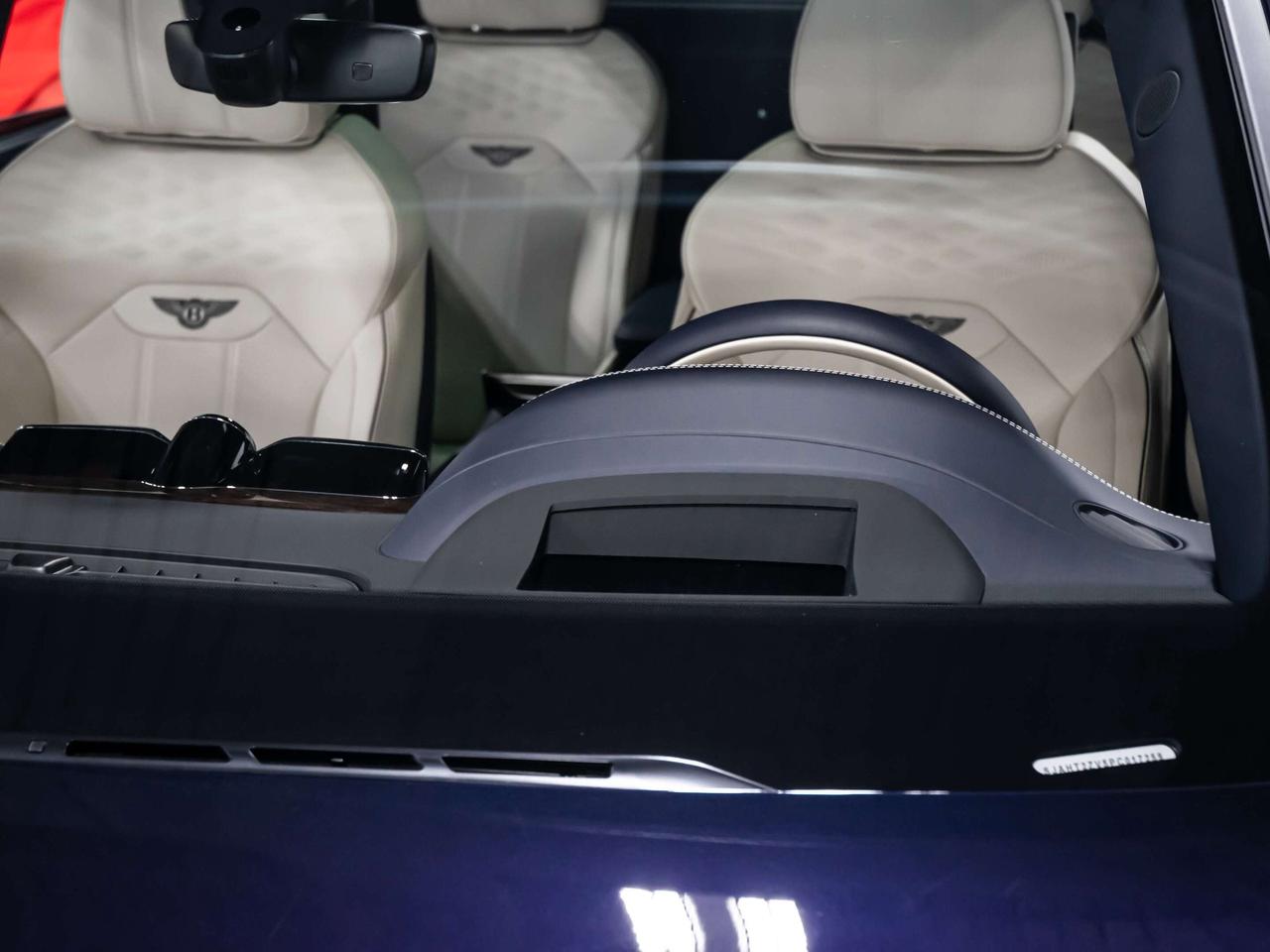 2023 Bentley Bentayga AZURE EWB HEADS UP REAR DVD BLIND SPOTS NAVI Photo