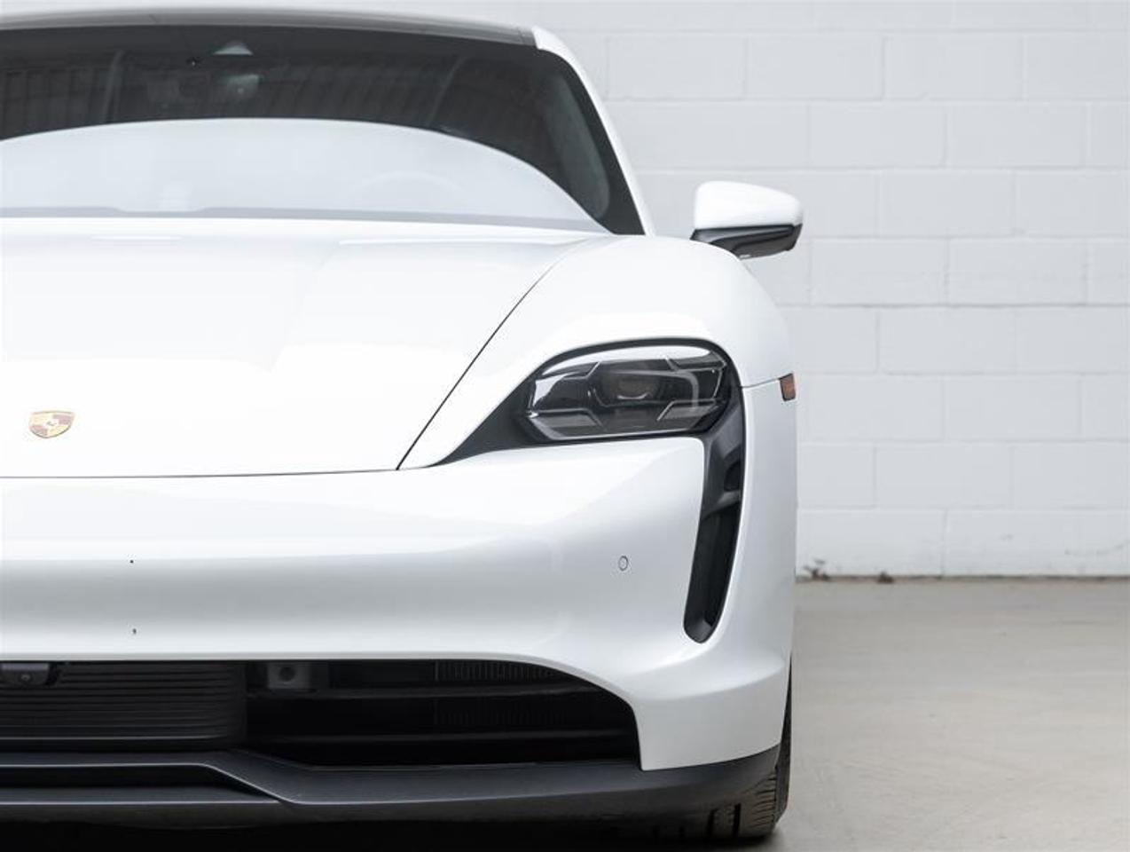 2020 Porsche Taycan  Photo3