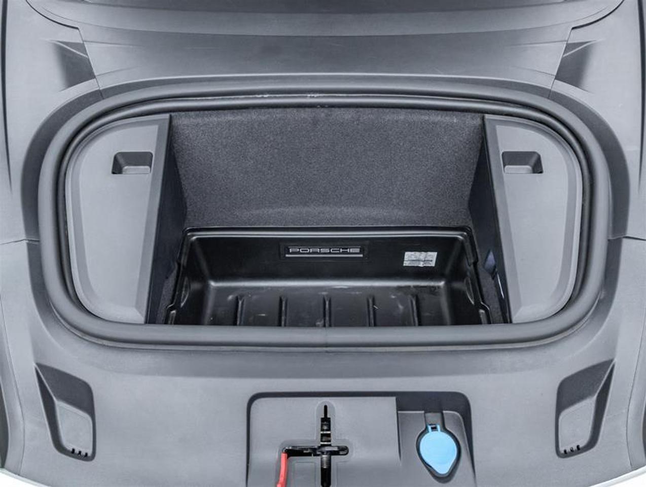 2020 Porsche Taycan  Photo4