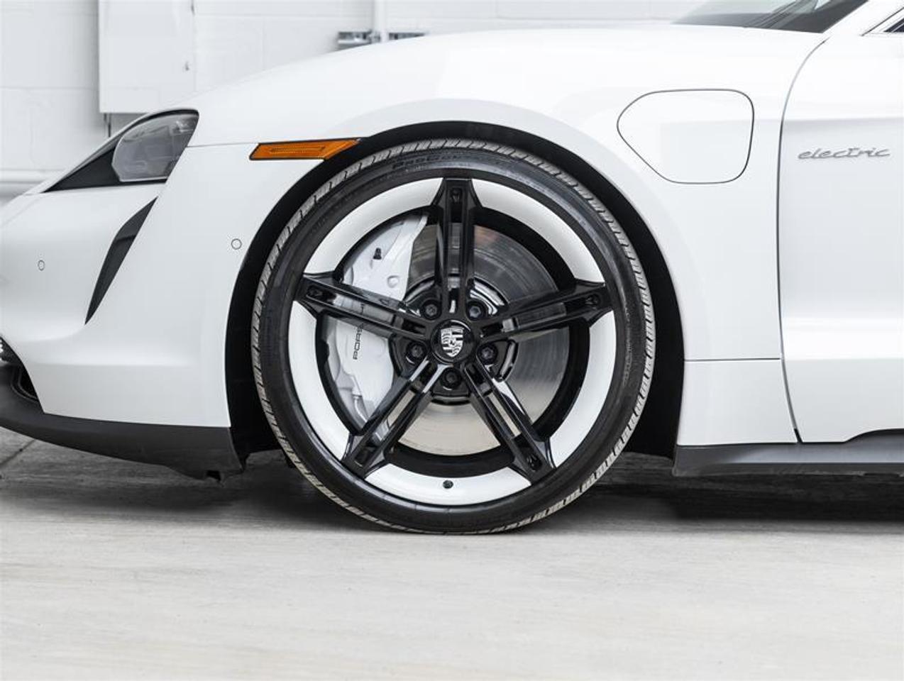 2020 Porsche Taycan  Photo