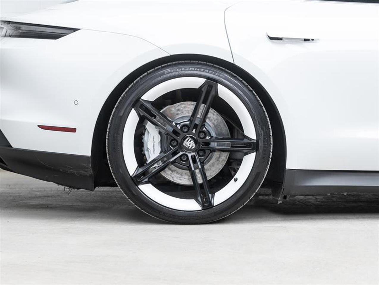 2020 Porsche Taycan  Photo