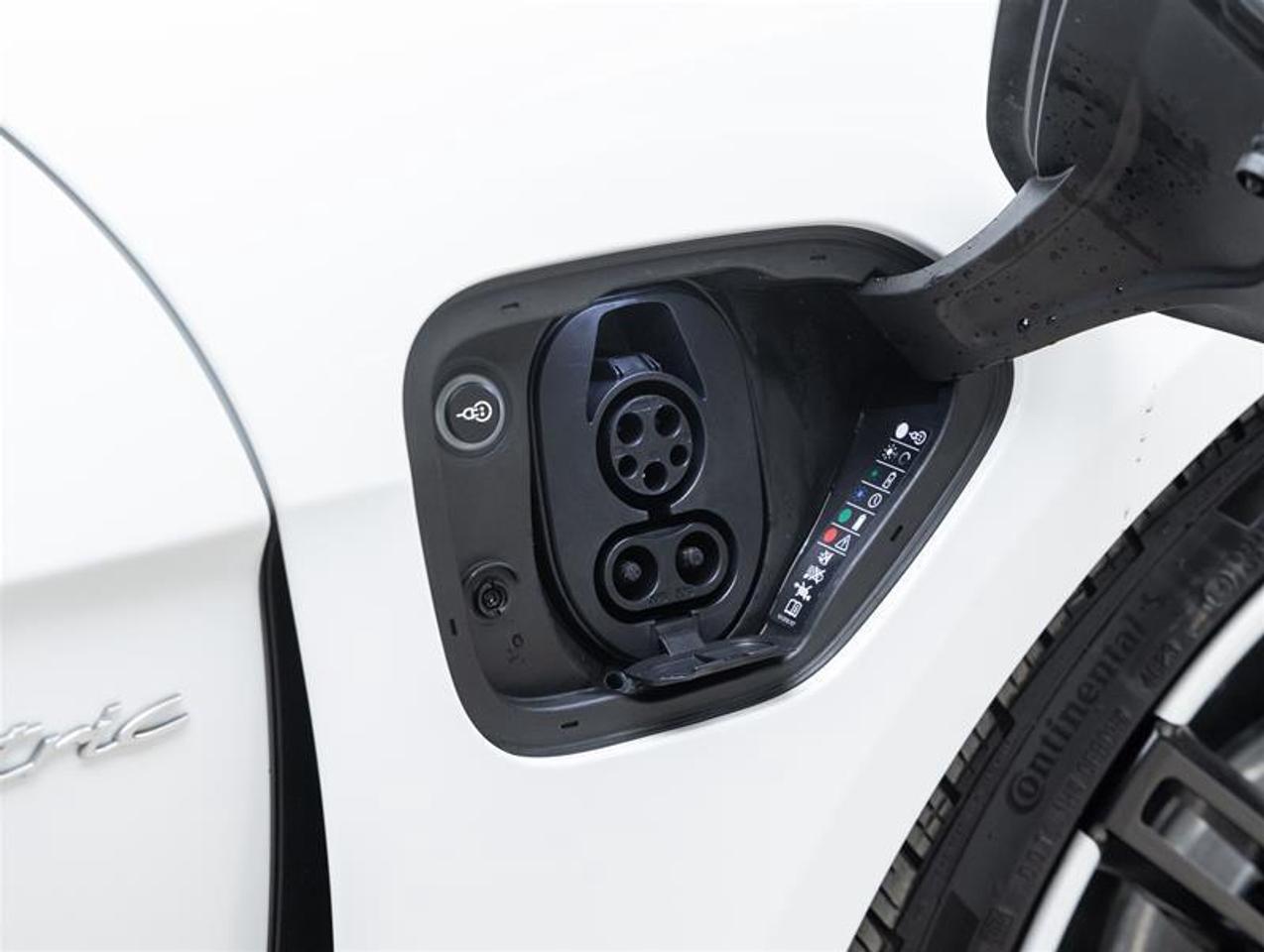 2020 Porsche Taycan  Photo