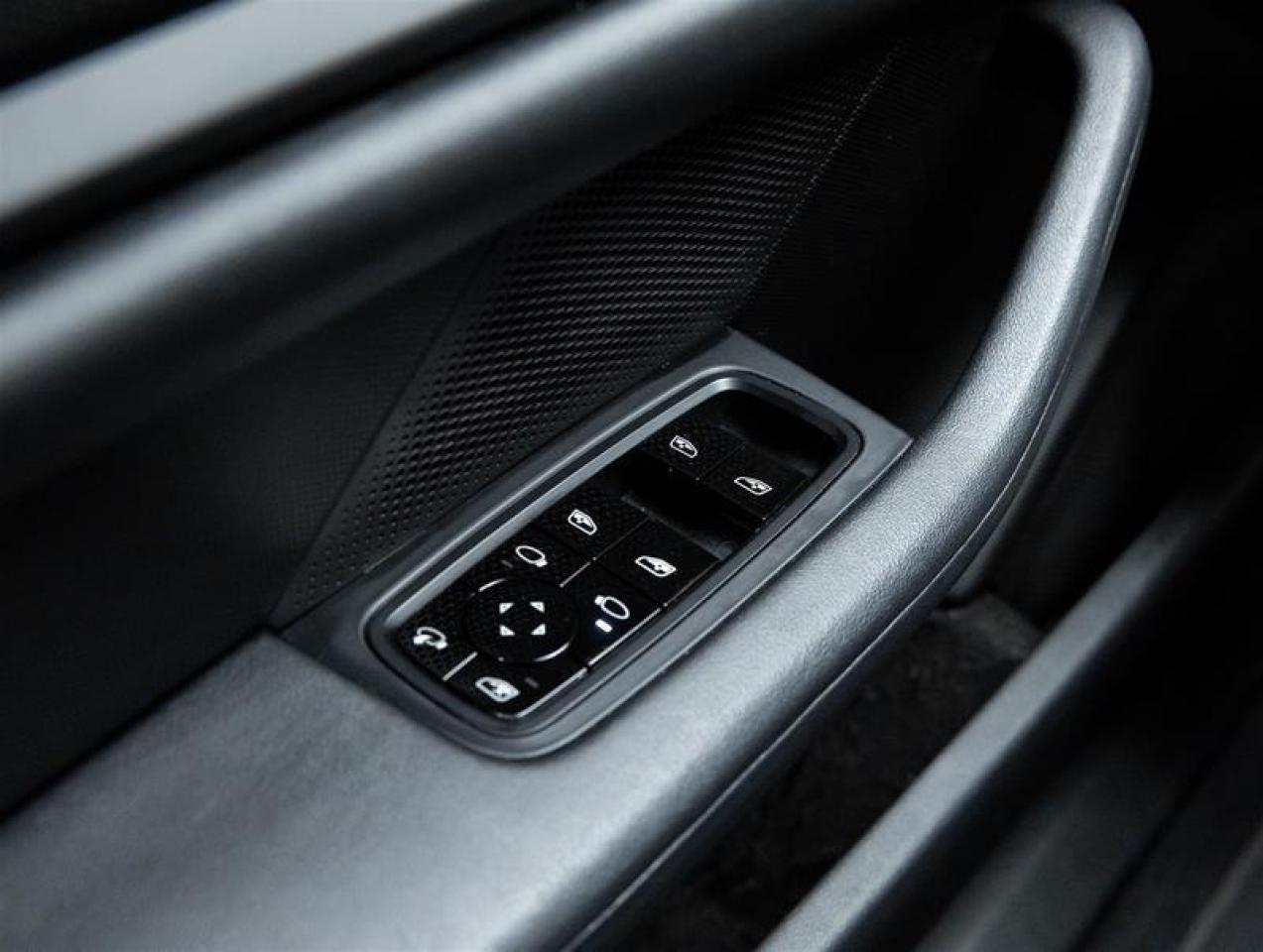 2020 Porsche Taycan  Photo