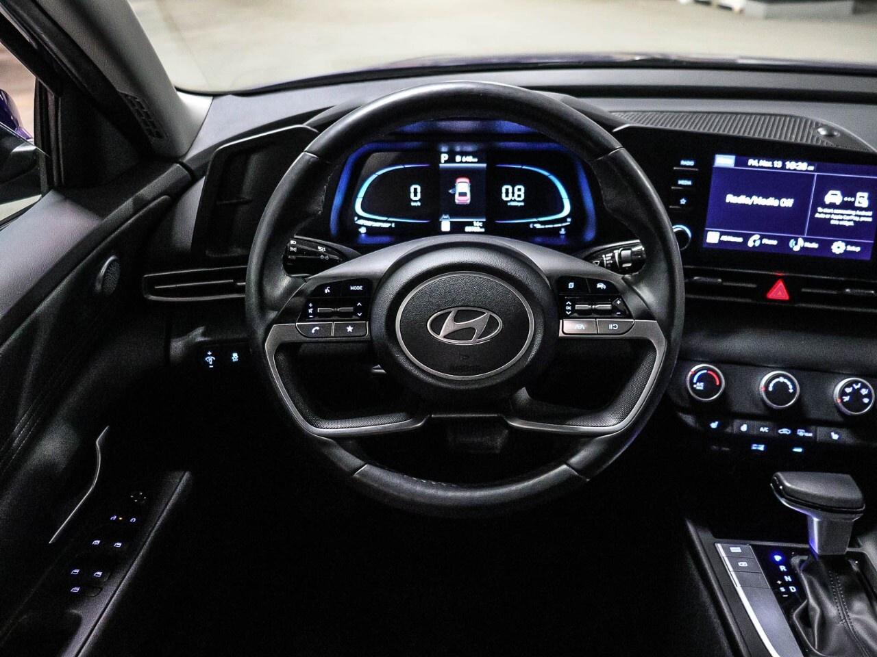 2024 Hyundai Elantra Preferred IVT Photo