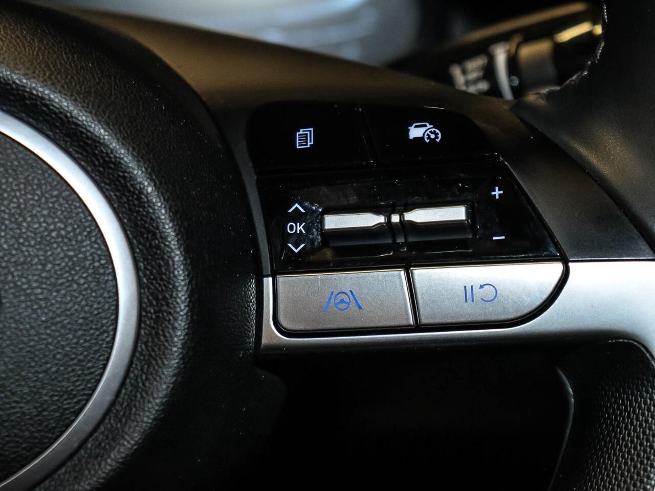 2024 Hyundai Elantra Preferred IVT Photo