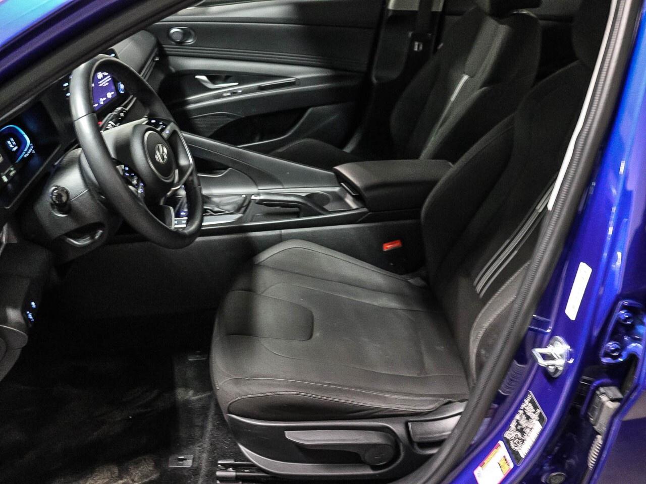2024 Hyundai Elantra Preferred IVT Photo