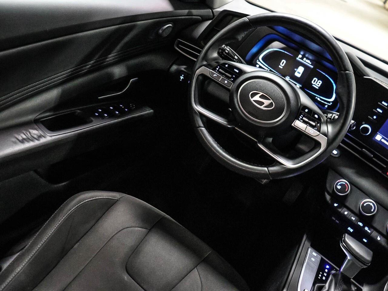 2024 Hyundai Elantra Preferred IVT Photo