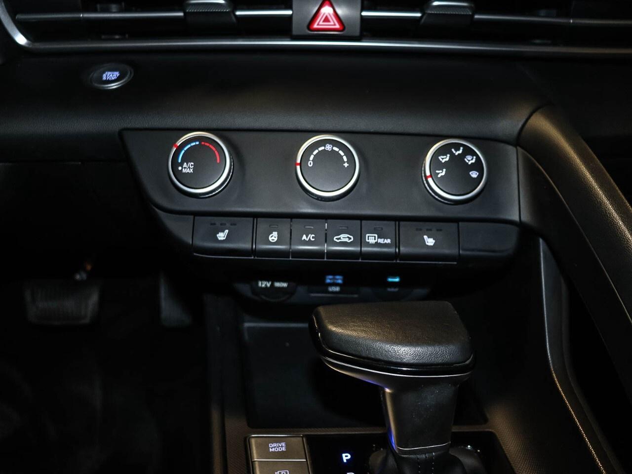 2024 Hyundai Elantra Preferred IVT Photo
