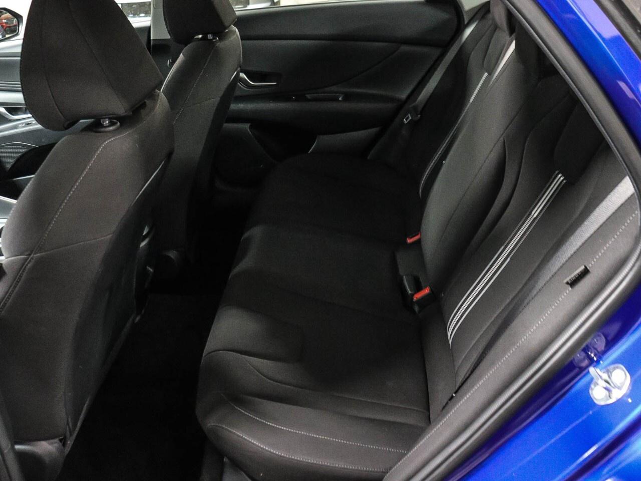 2024 Hyundai Elantra Preferred IVT Photo