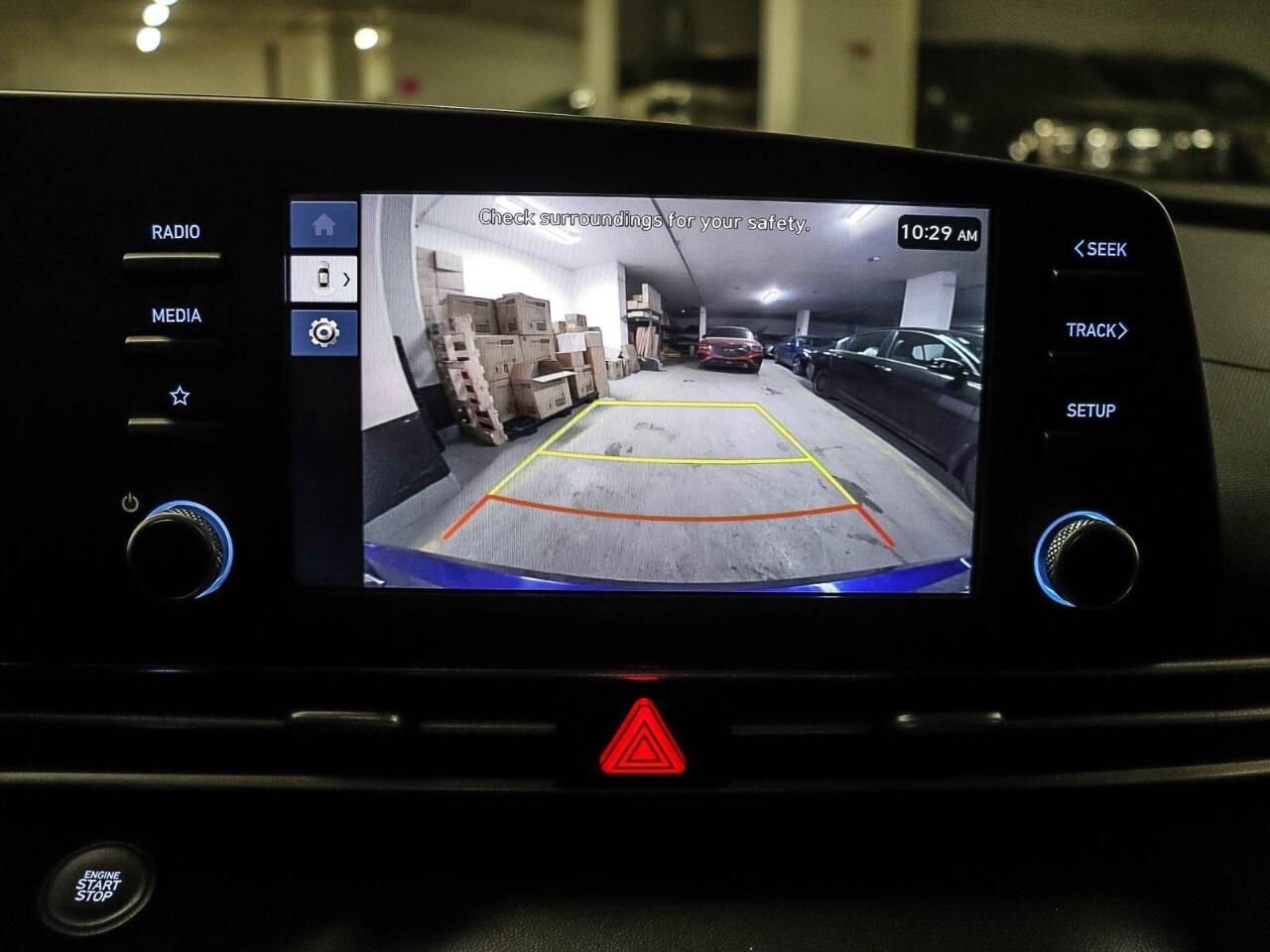 2024 Hyundai Elantra Preferred IVT Photo