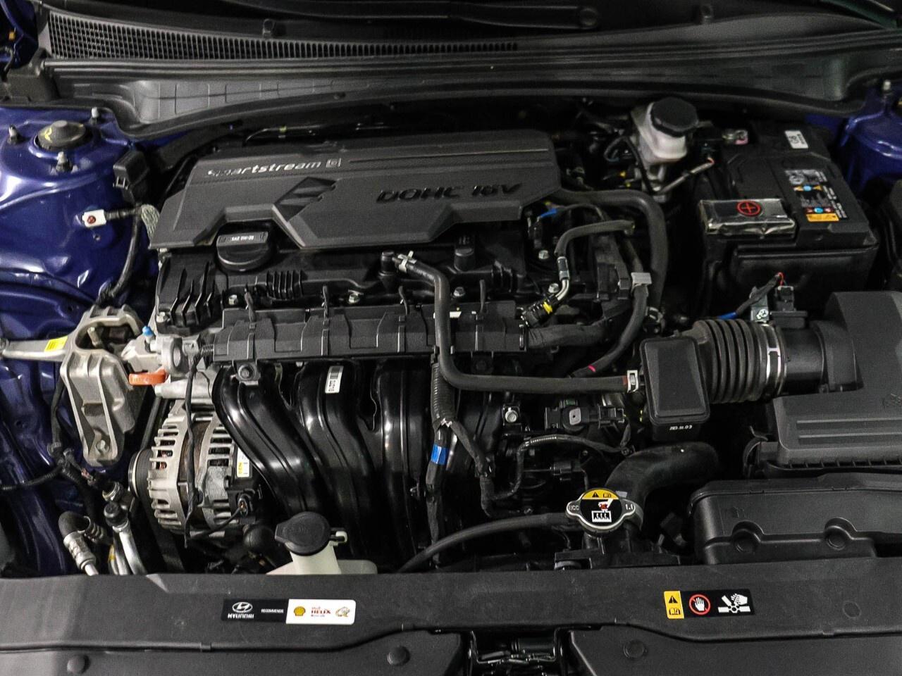 2024 Hyundai Elantra Preferred IVT Photo