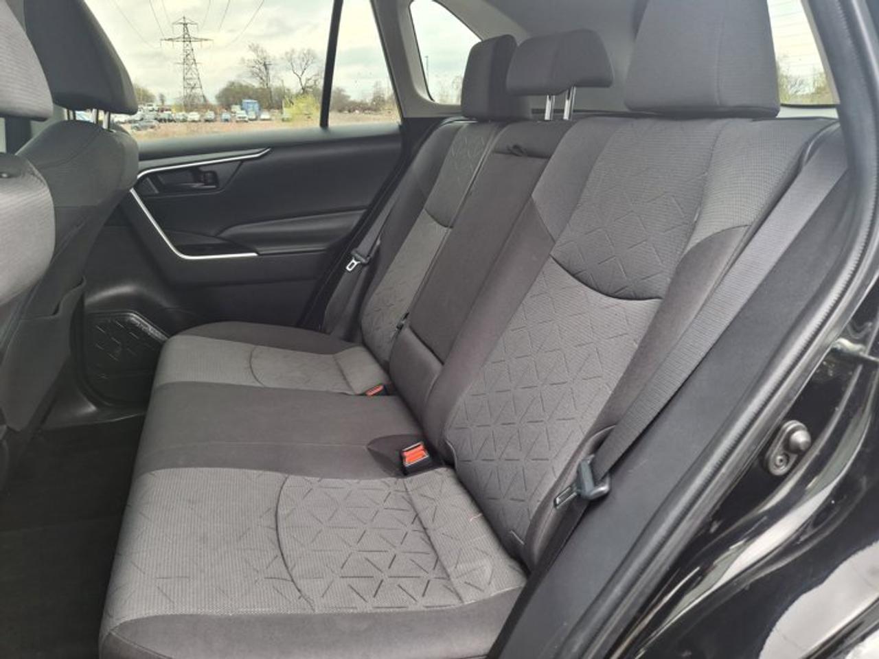 2021 Toyota RAV4 LE AWD | Radar Cruise | Heated Seats | CarPlay + Android | Rear Camera | and More ! Photo