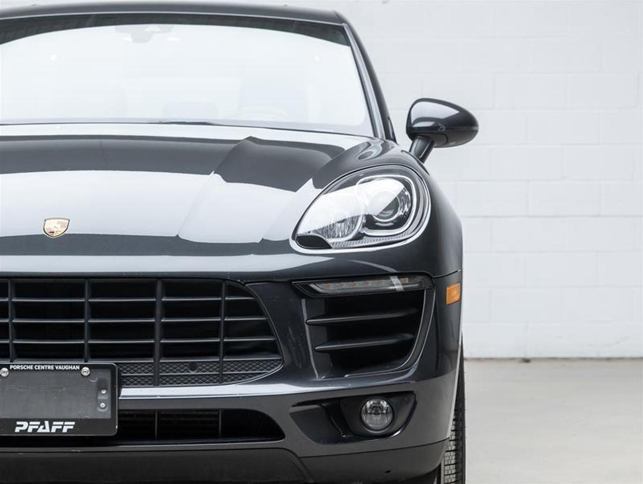 2017 Porsche Macan  Photo