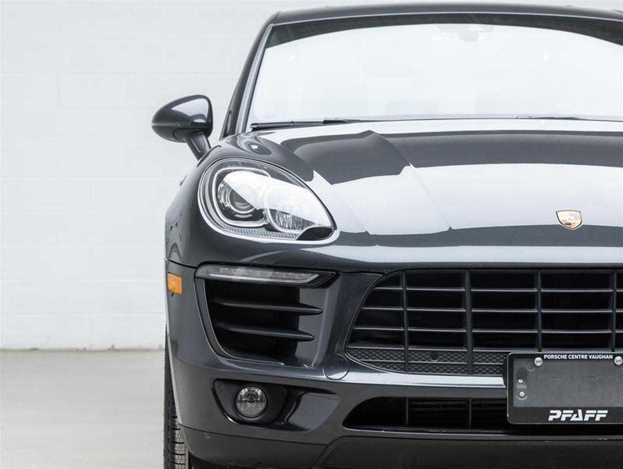 2017 Porsche Macan  Photo
