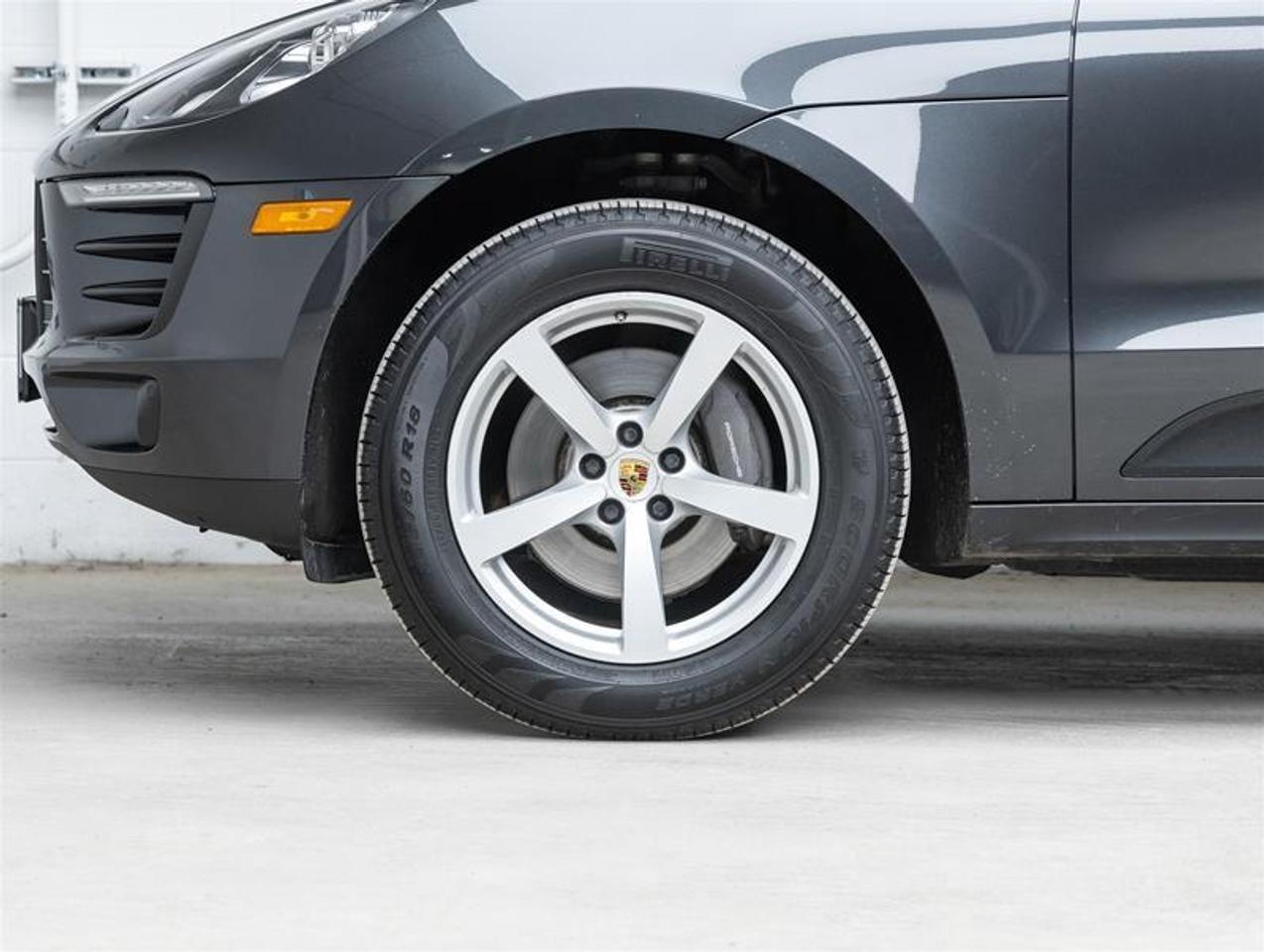 2017 Porsche Macan  Photo