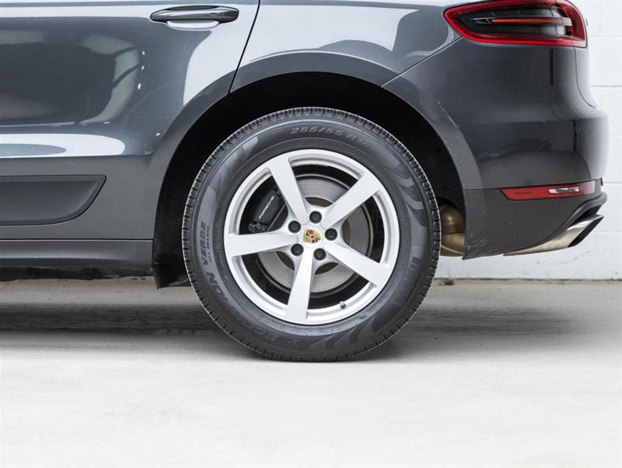 2017 Porsche Macan  Photo