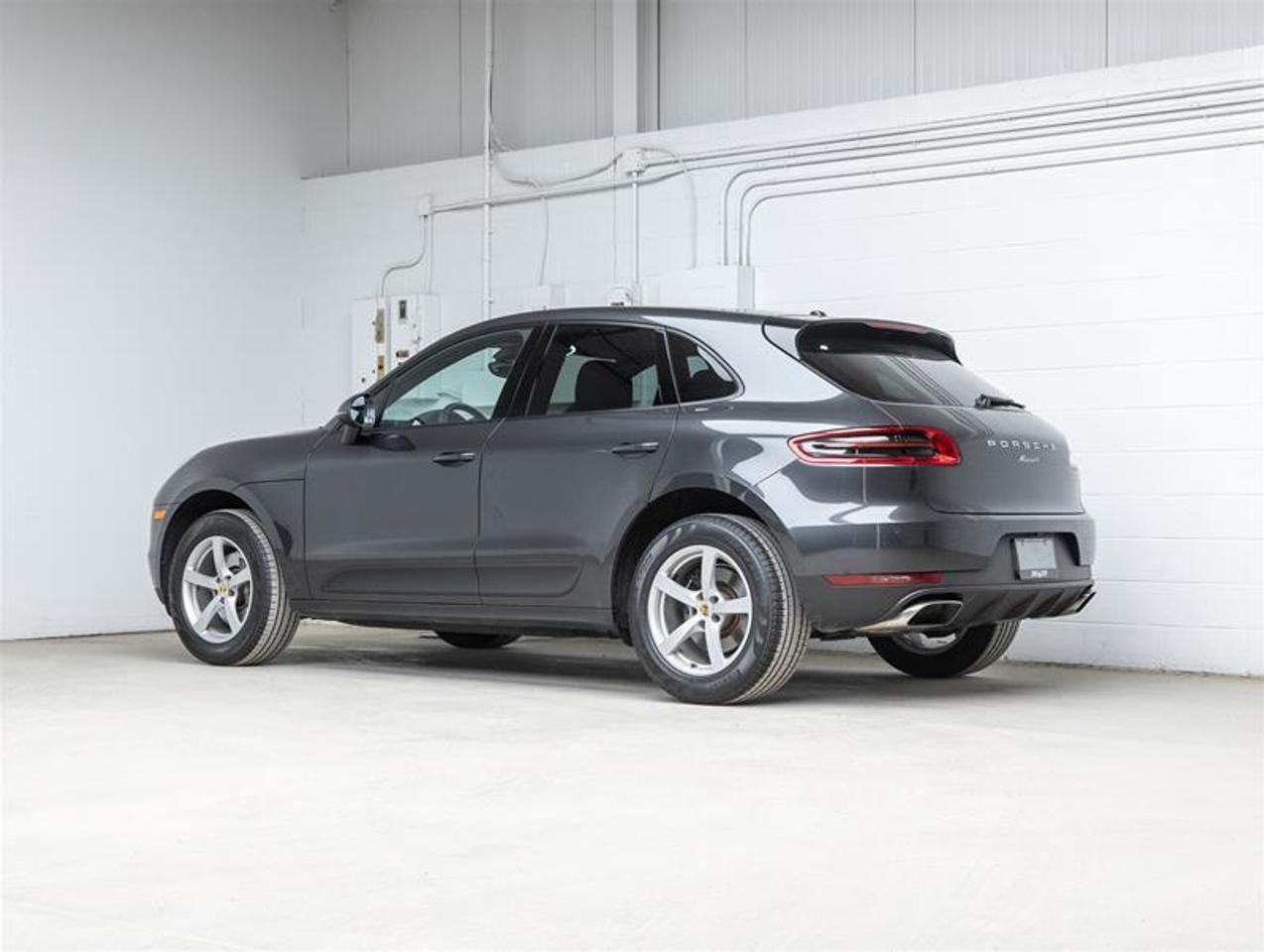 2017 Porsche Macan  Photo