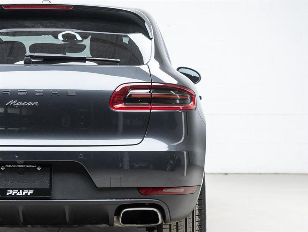 2017 Porsche Macan  Photo