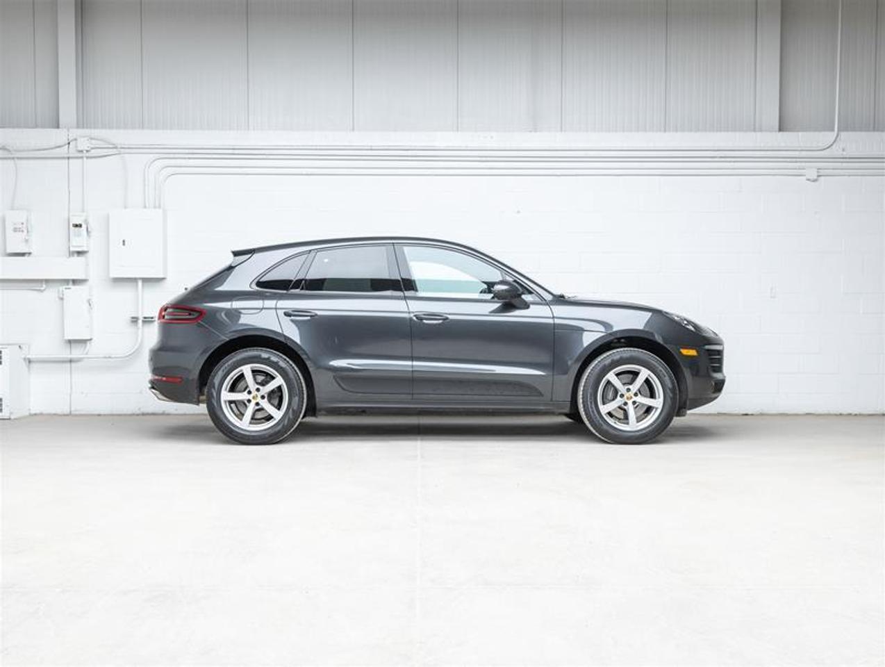 2017 Porsche Macan  Photo