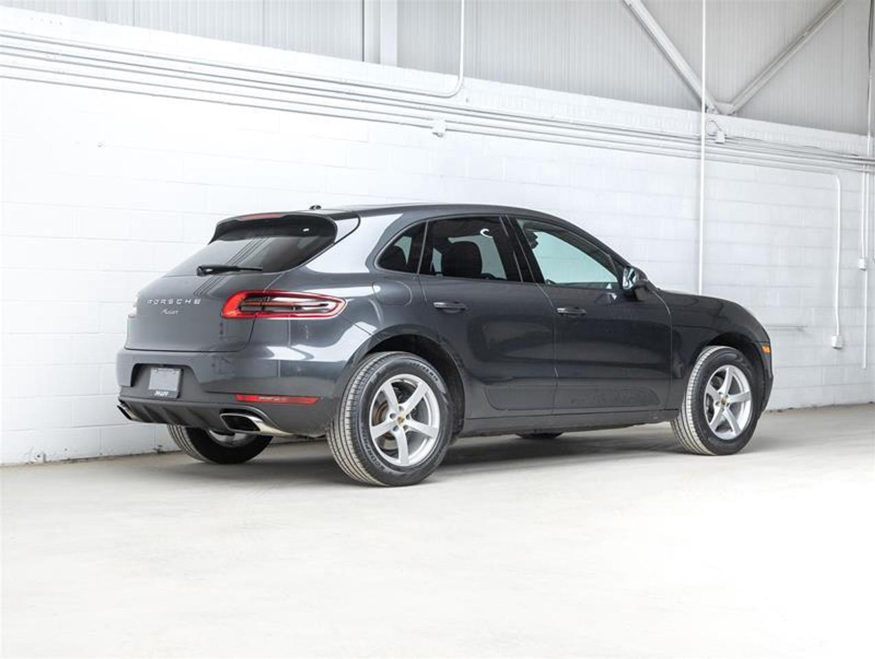 2017 Porsche Macan  Photo