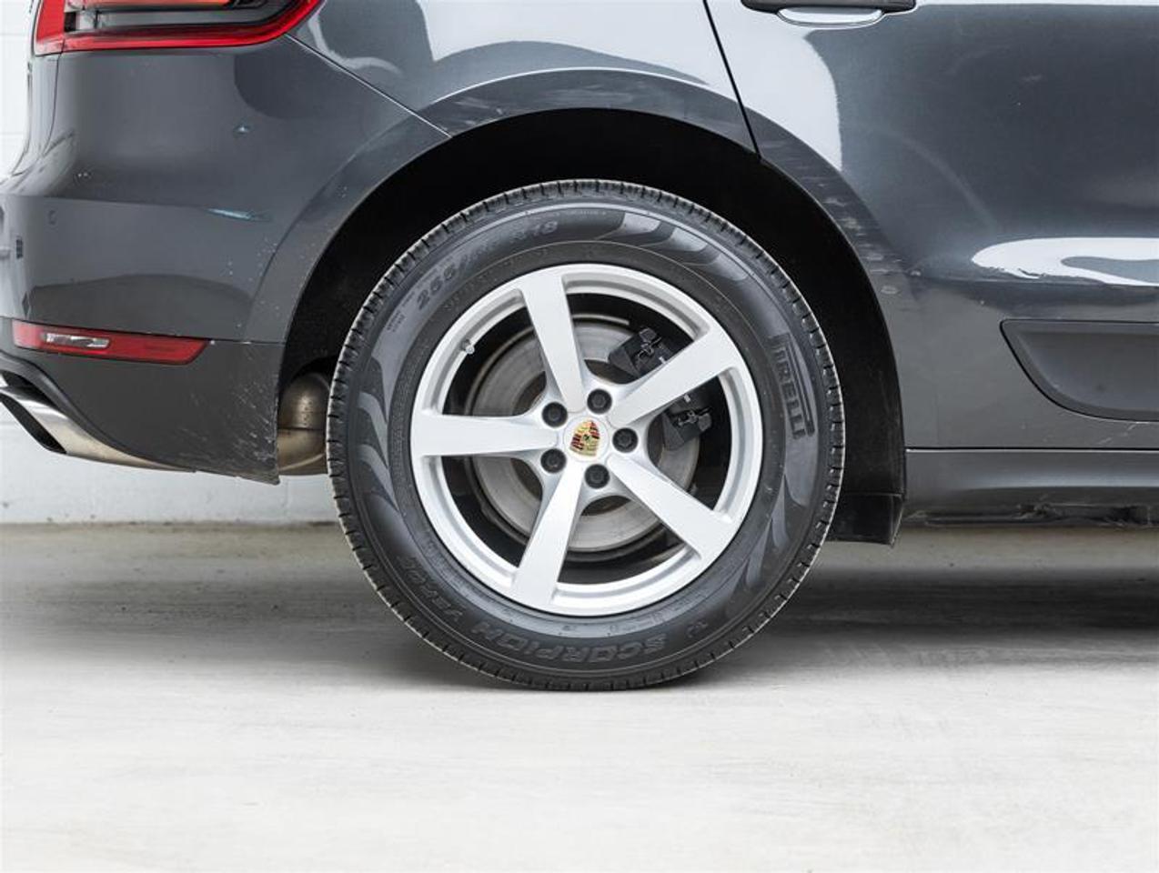2017 Porsche Macan  Photo