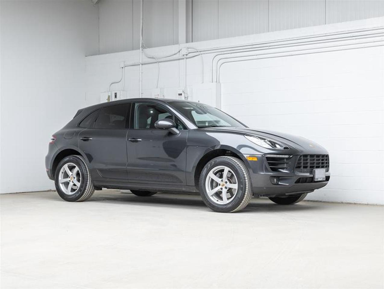 2017 Porsche Macan  Photo