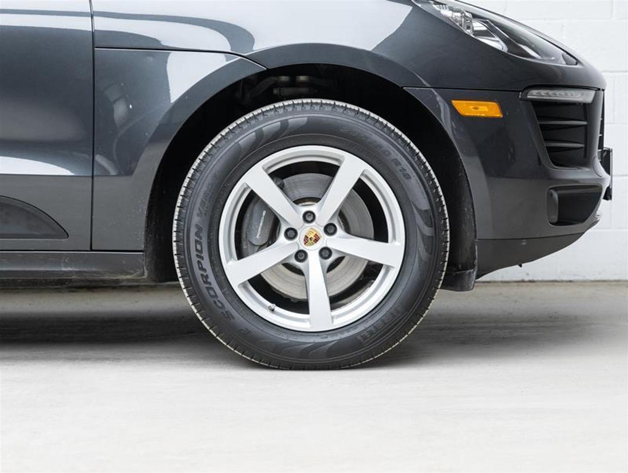 2017 Porsche Macan  Photo