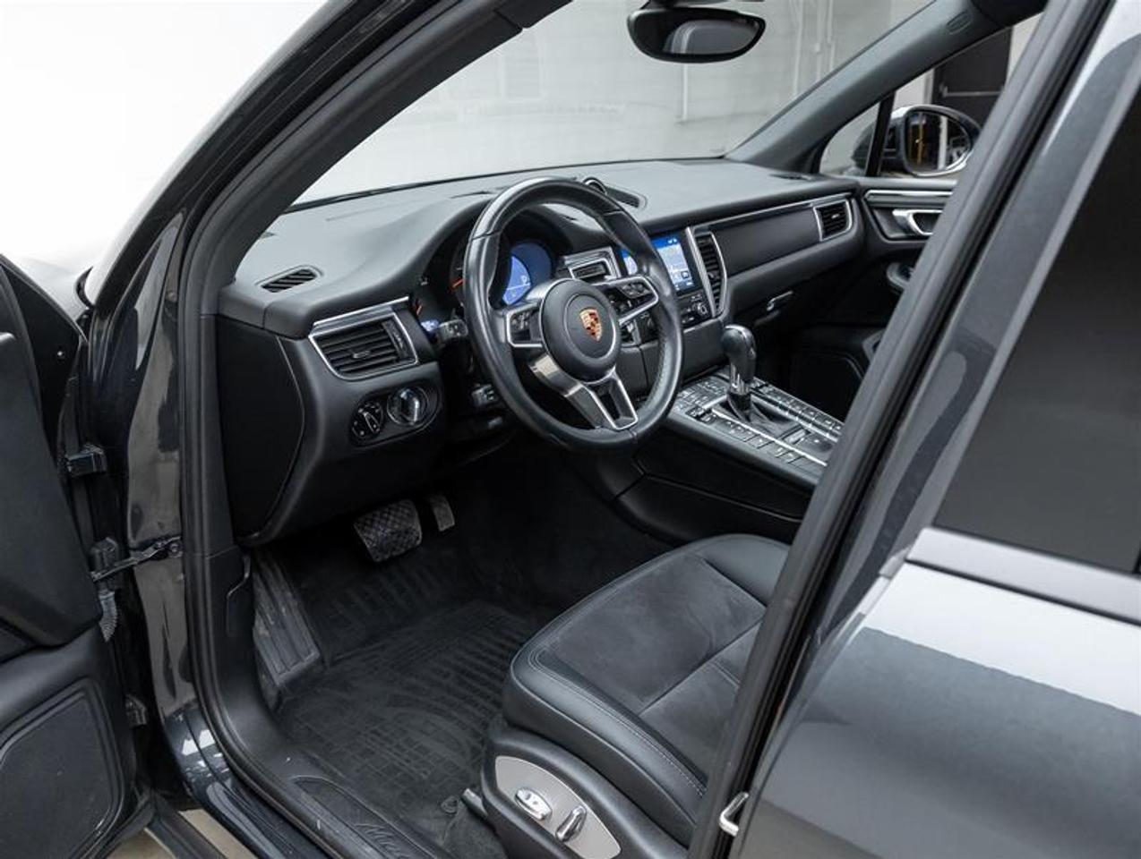 2017 Porsche Macan  Photo
