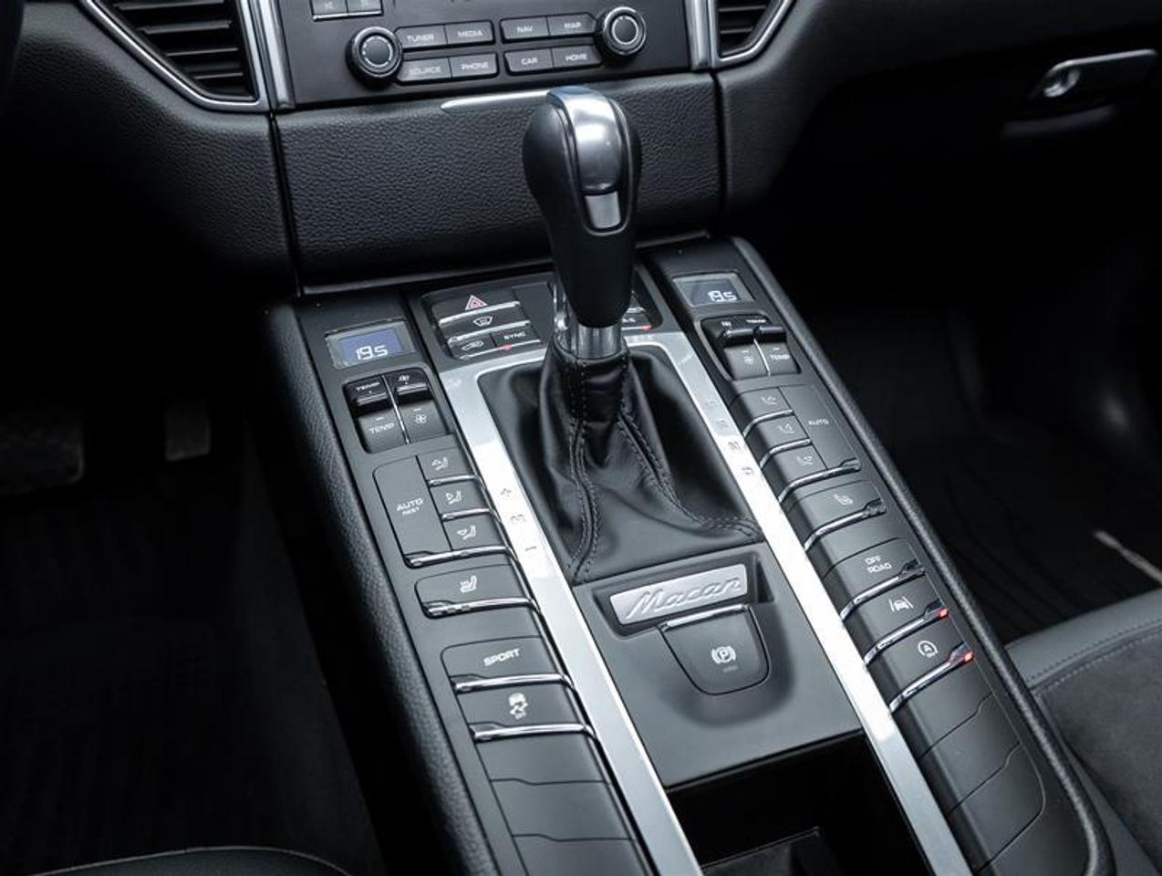 2017 Porsche Macan  Photo