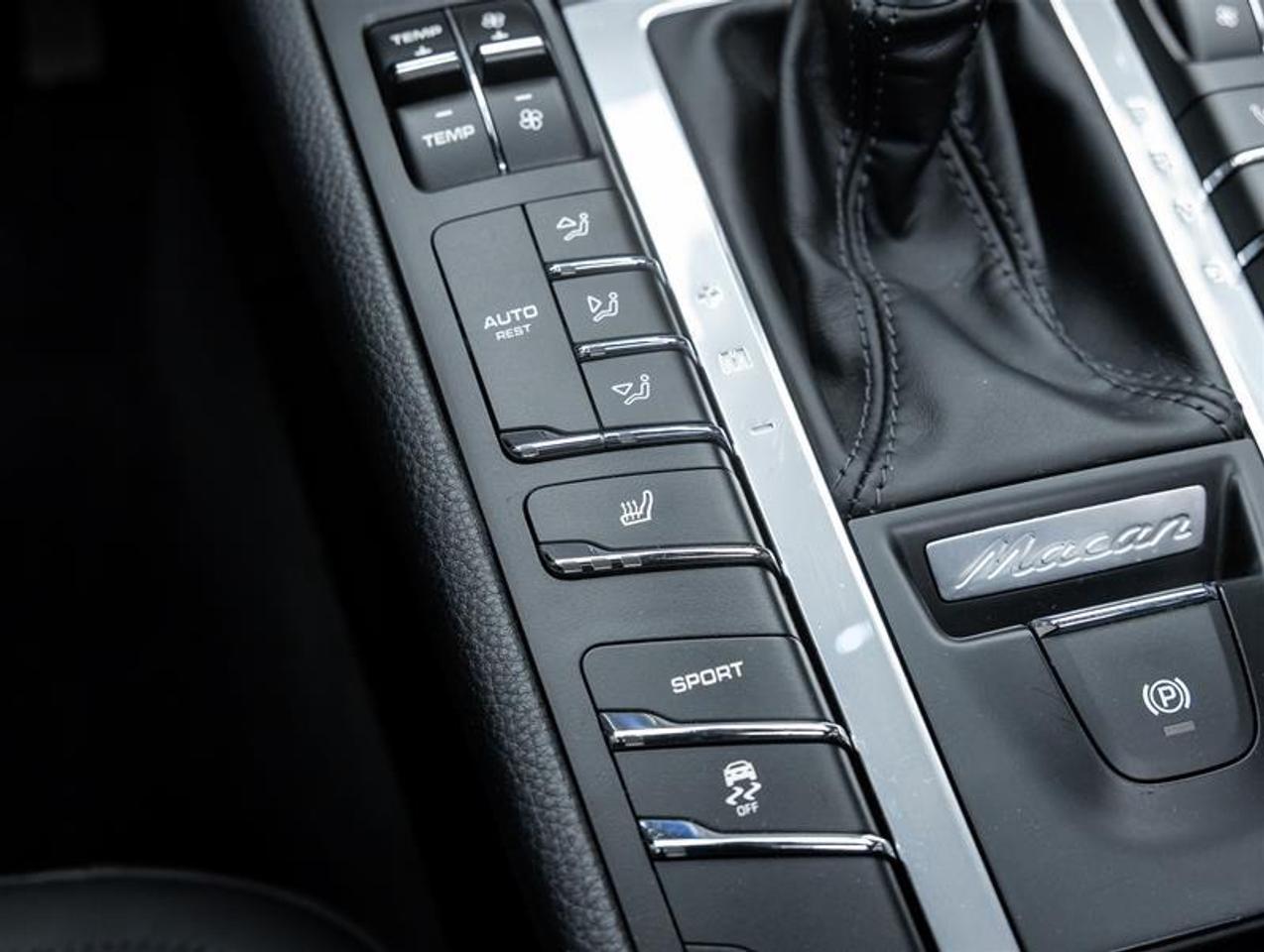 2017 Porsche Macan  Photo