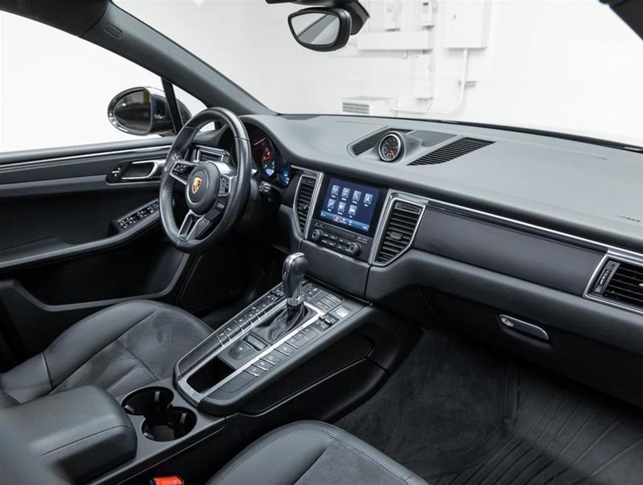 2017 Porsche Macan  Photo