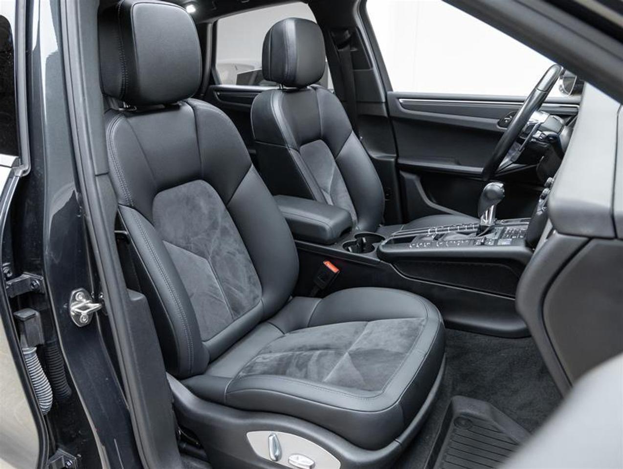 2017 Porsche Macan  Photo