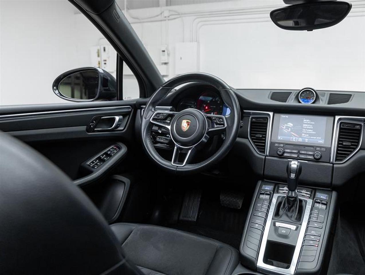 2017 Porsche Macan  Photo