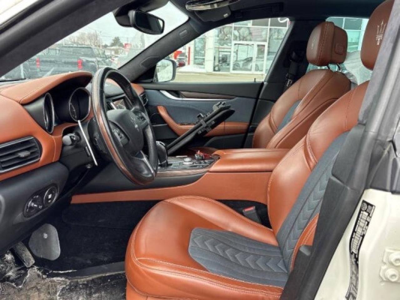 2017 Maserati Levante S 3.0L / Sunroof / NAVI / Leather / Drive Assist / Photo