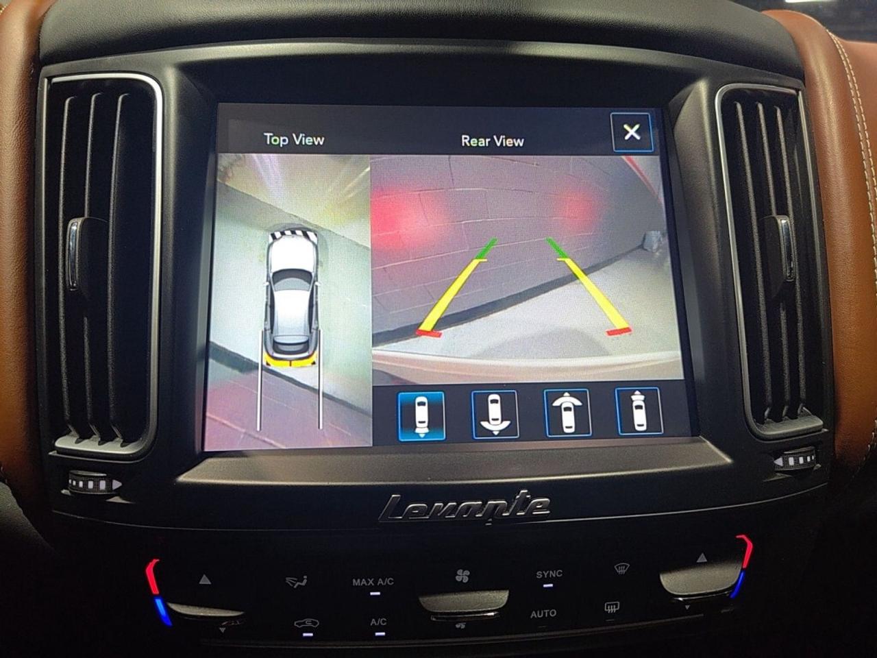 2017 Maserati Levante S 3.0L / Sunroof / NAVI / Leather / Drive Assist / Photo