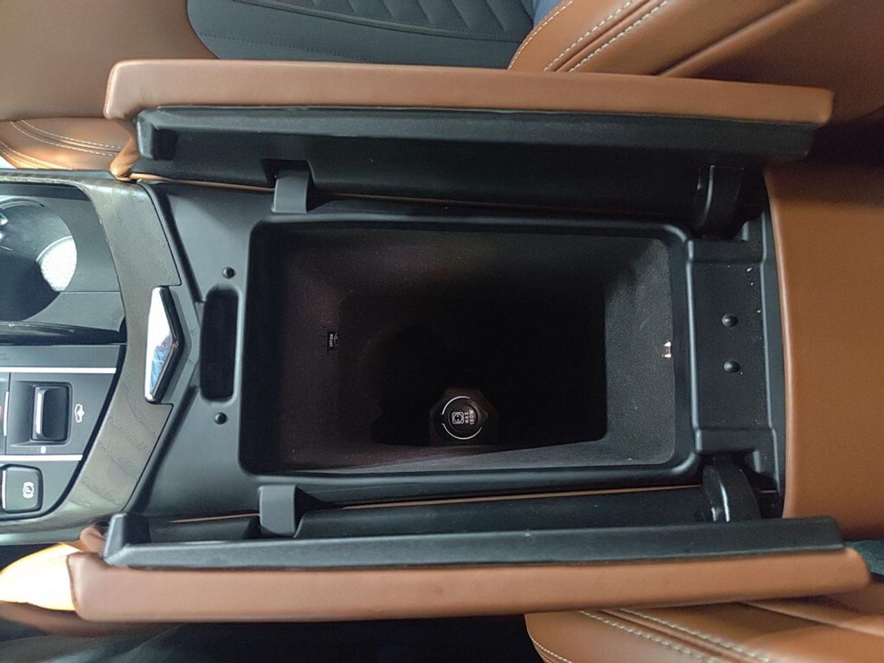 2017 Maserati Levante S 3.0L / Sunroof / NAVI / Leather / Drive Assist / Photo
