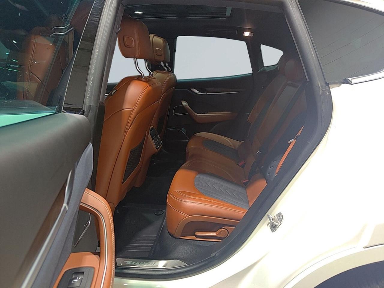 2017 Maserati Levante S 3.0L / Sunroof / NAVI / Leather / Drive Assist / Photo