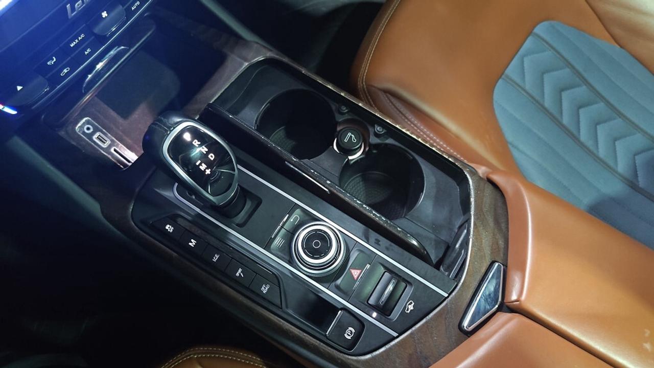 2017 Maserati Levante S 3.0L / Sunroof / NAVI / Leather / Drive Assist / Photo