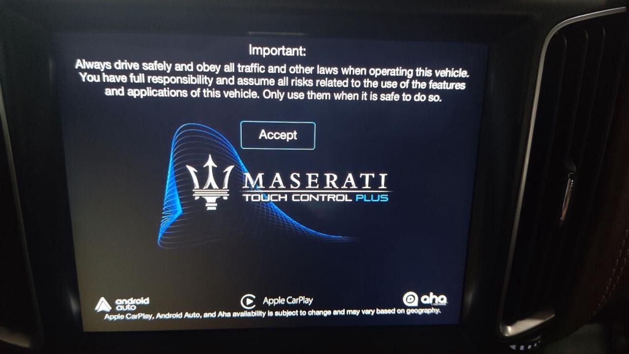2017 Maserati Levante S 3.0L / Sunroof / NAVI / Leather / Drive Assist / Photo