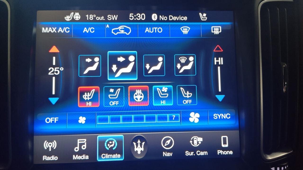 2017 Maserati Levante S 3.0L / Sunroof / NAVI / Leather / Drive Assist / Photo