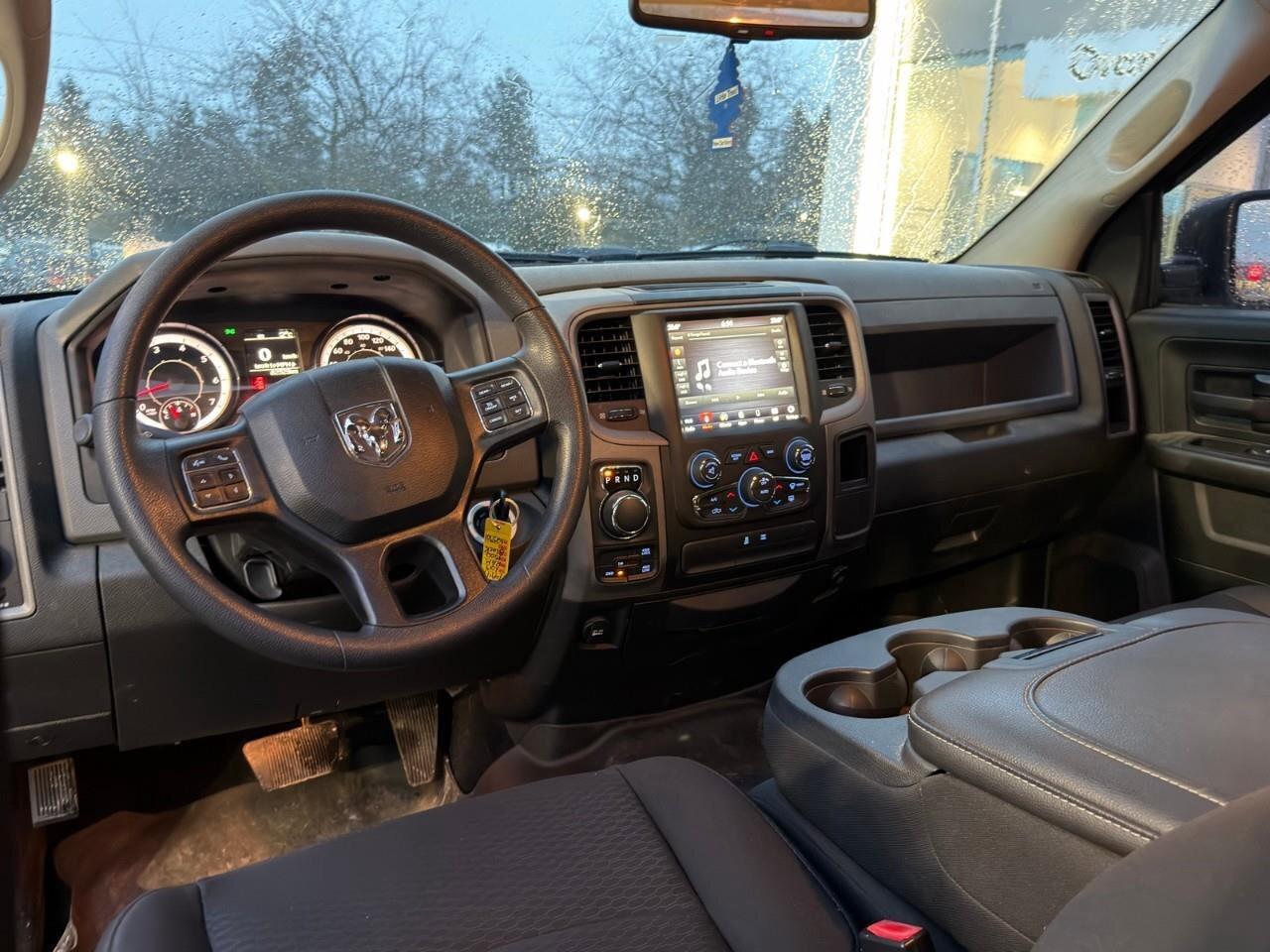 2019 RAM 1500 Classic ExpressONE-OWNER, 5.7L HEMI, APPLE CARPLAY, EXPRES Photo