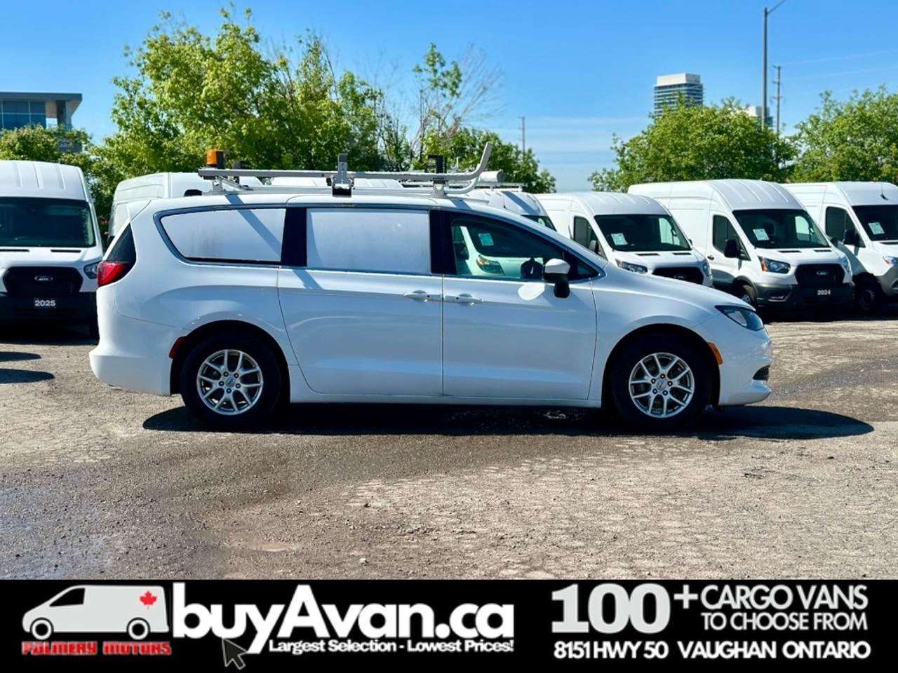 2023 Chrysler Grand Caravan Grand Caravan SXT Cargo + Divider Racks Photo