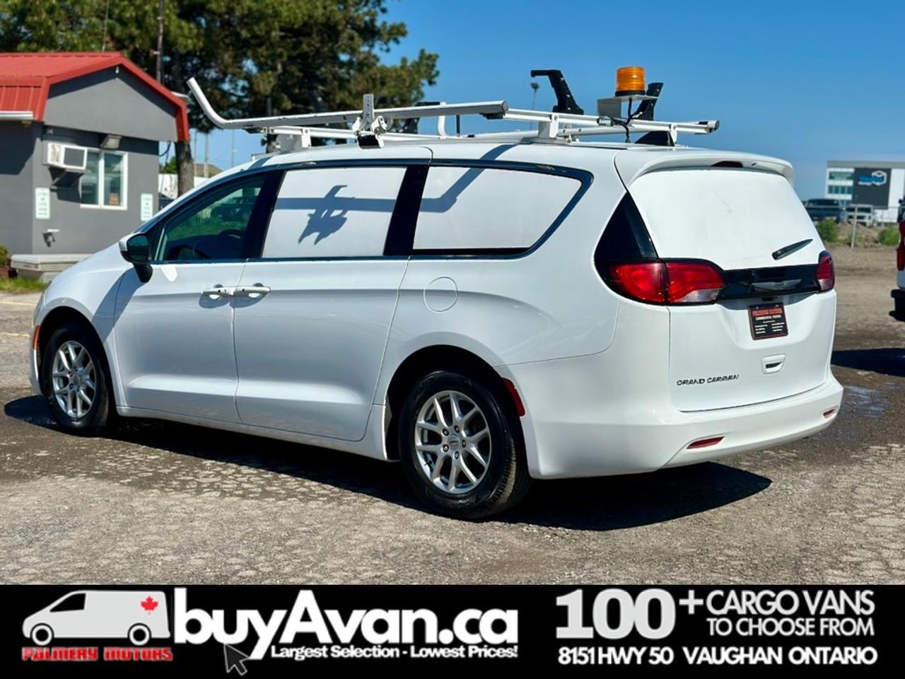 2023 Chrysler Grand Caravan Grand Caravan SXT Cargo + Divider Racks Photo