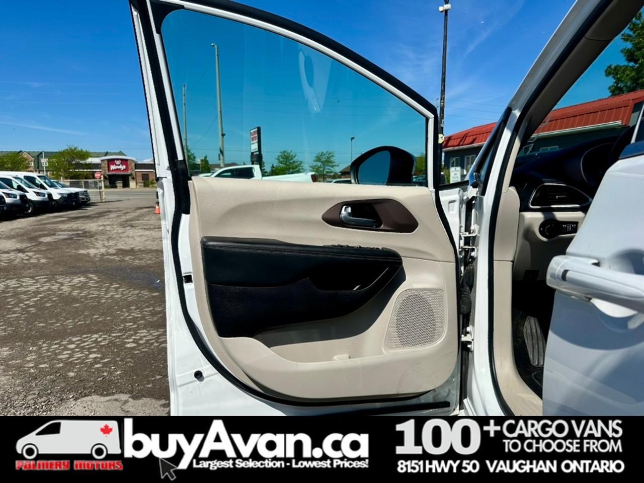 2023 Chrysler Grand Caravan Grand Caravan SXT Cargo + Divider Racks Photo