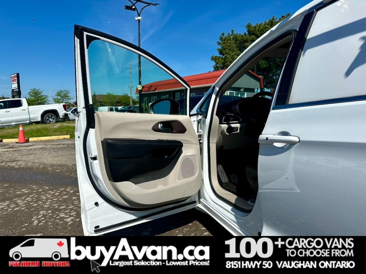 2023 Chrysler Grand Caravan Grand Caravan SXT Cargo + Divider Racks Photo