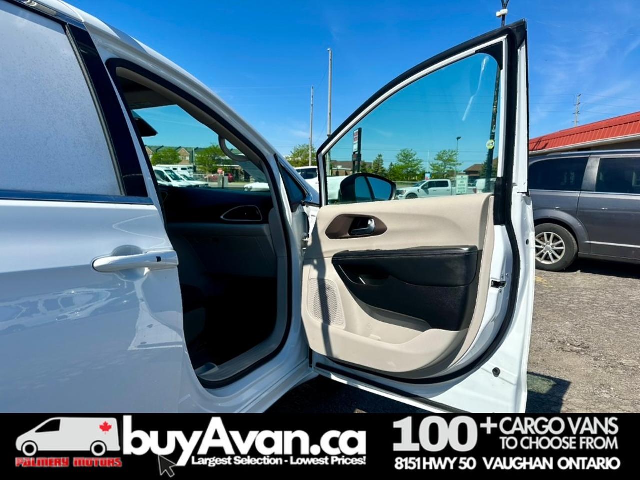 2023 Chrysler Grand Caravan Grand Caravan SXT Cargo + Divider Racks Photo