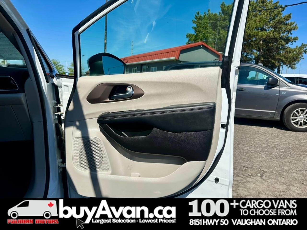 2023 Chrysler Grand Caravan Grand Caravan SXT Cargo + Divider Racks Photo
