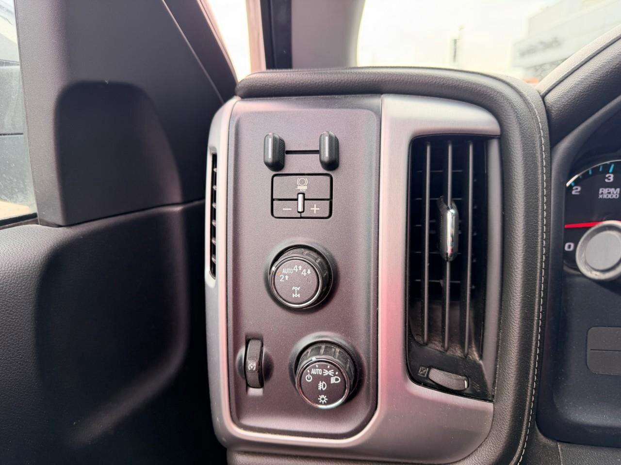 2018 GMC Sierra 1500 4WD Crew Cab 143.5  SLT Photo