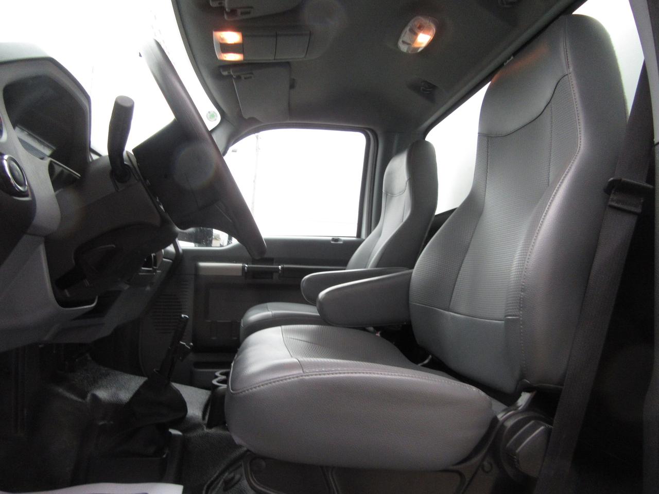 2023 Ford F-650 16FT UNICELL BOX POWER LIFTGATE Photo